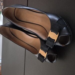 Salvatore Ferragamo Black Leather Vara Bow Peep Toe Pumps Size 7